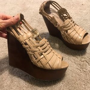 Nude wedges
